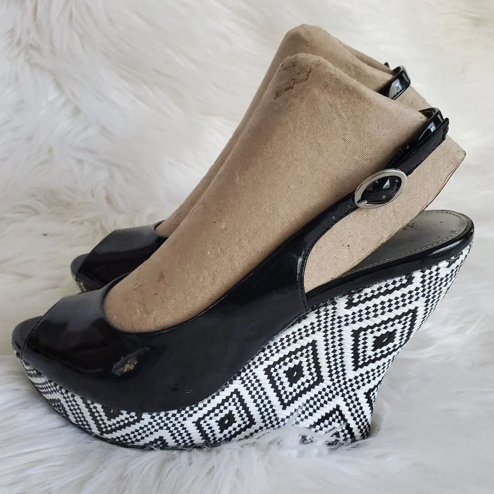Audrey Brooke Black/White Espadrilles Peep Toe Wedge Sandals SZ 8